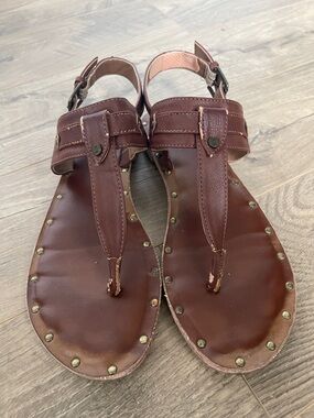 Melrose Market Brown Leather Studded T-Strap Thong Sandals - size 7